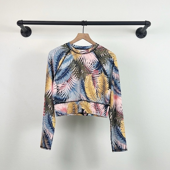 NWT Reef Crest Surf Shirt Cropped Palm Print Multicolor - Picture 1 of 4